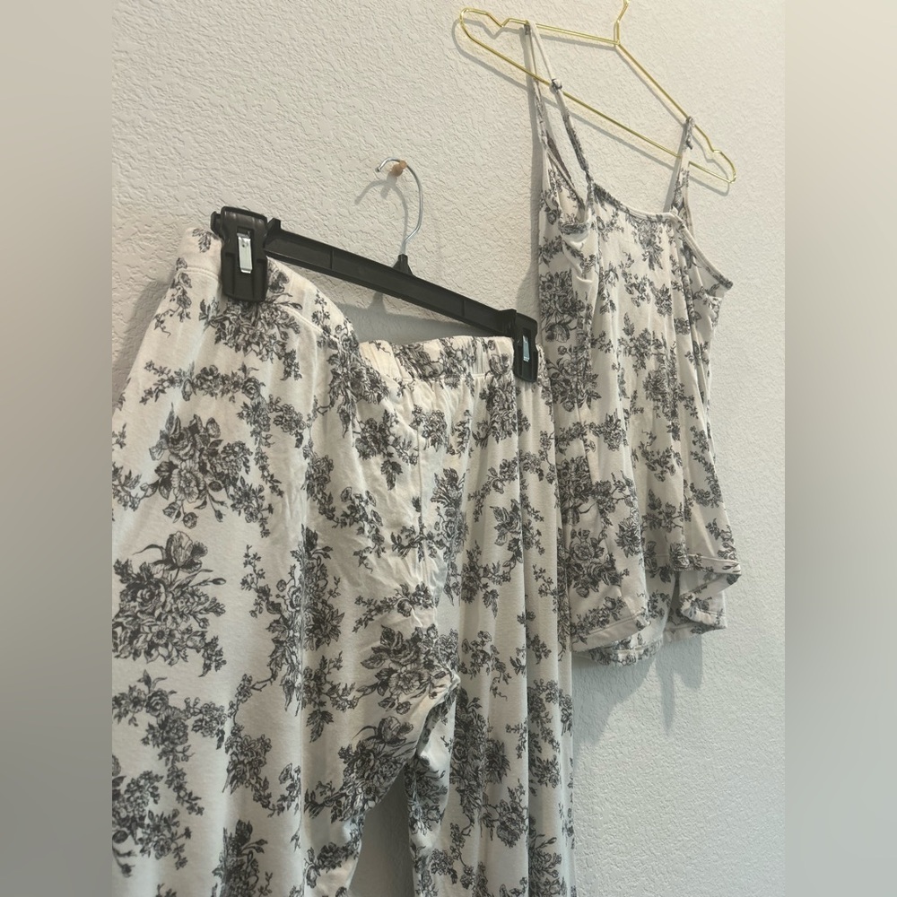 Gap Floral black white cotton cozy soft Sleepwear lounge top bottom Set - Picture 8 of 9